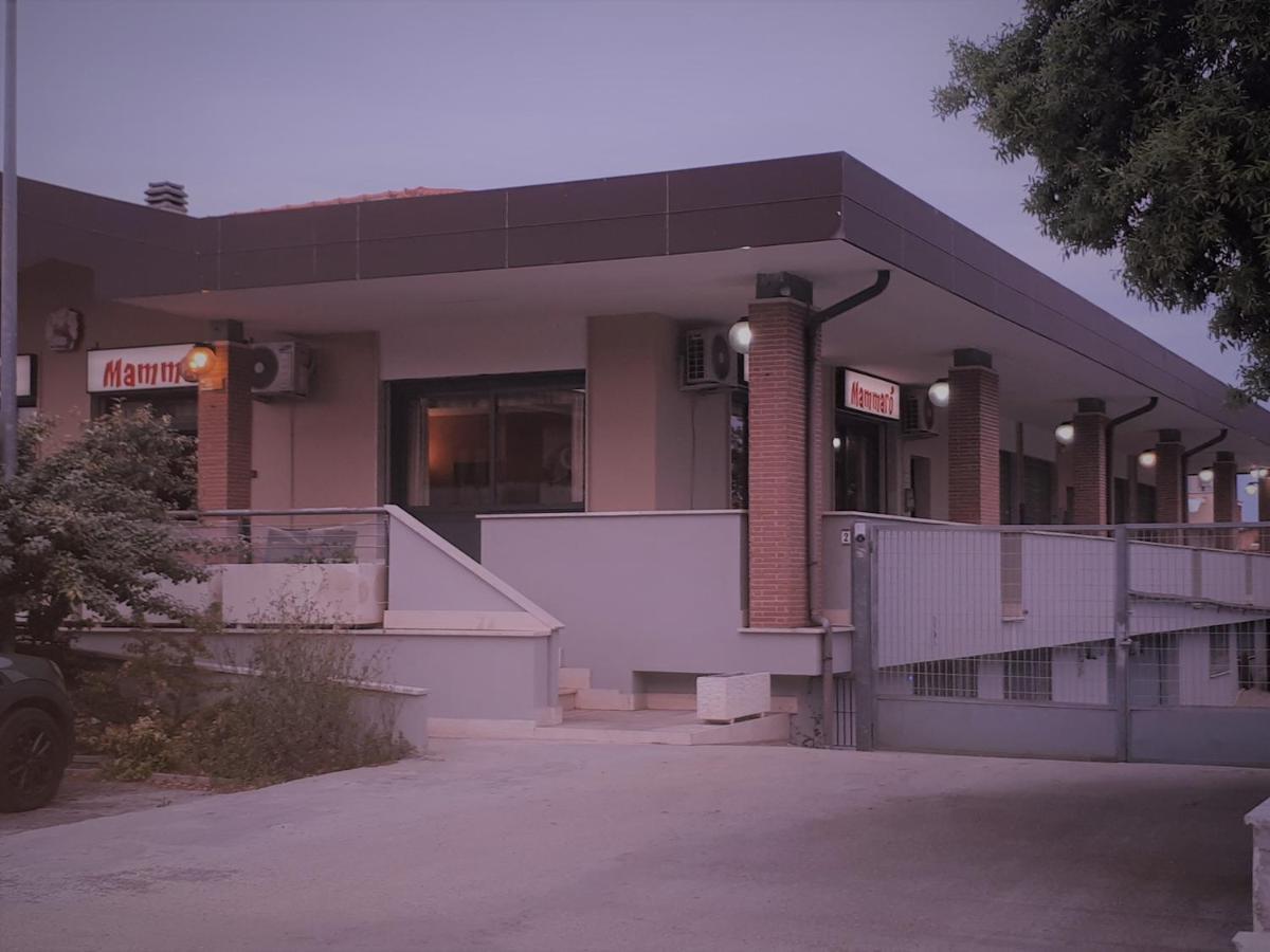 Апартаменты Domus Claudio Фьюмичино Экстерьер фото